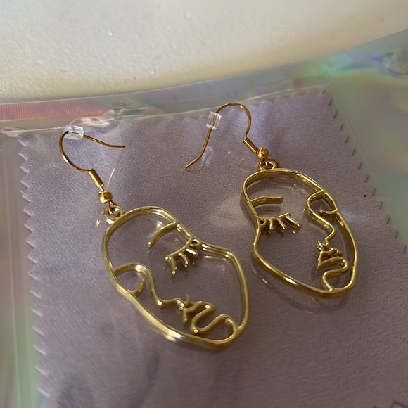 Woman facial earrings. Gold plated women’s face earrings. NWOT - Picture 2 of 3